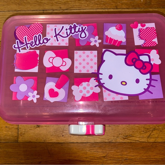 Hello kitty collectable pencil box - Picture 2 of 2